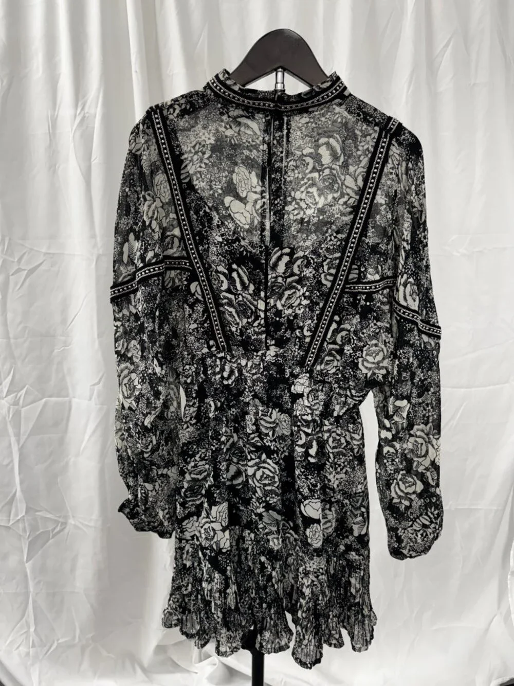 TOPSHOP Floral Stud Trim Mini Dress with stud details Black & White, Size 8 - Picture 11 of 16